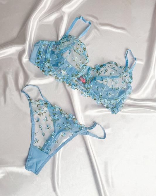 طقم الينا ازرق