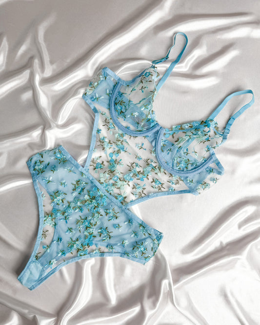 بدلة جسم إلسا ذات السلك المنقوش بالورود باللون الأزرق