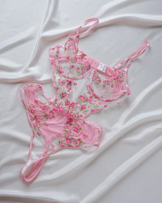 بدلة باربي زهري